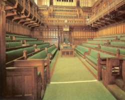 The tradition of the coloring benches is the House The tradition of the coloring benches is the House of Commons green is followed for 300 years. Also, the bridge is colored green to be the same as the